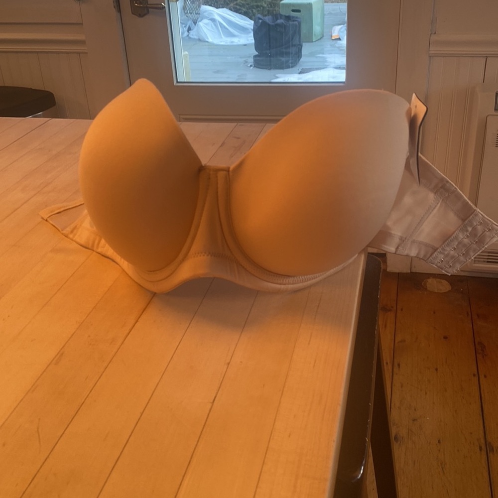 Never worn strapless bra. Size 34 G. Nude.